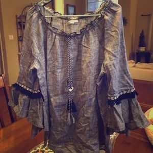 💥NWT super cute boho type shirt with bell sleeves